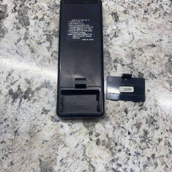 Hitachi VT-RM250A  Remote Control Cleaned UnTested. - Picture 4 of 6